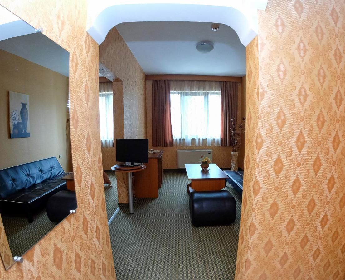 Отель Rodopi Hotel Хасково